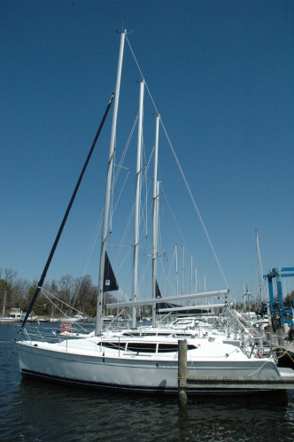 New Sail Monohull for Sale 2013 Hunter 33 Boat Highlights